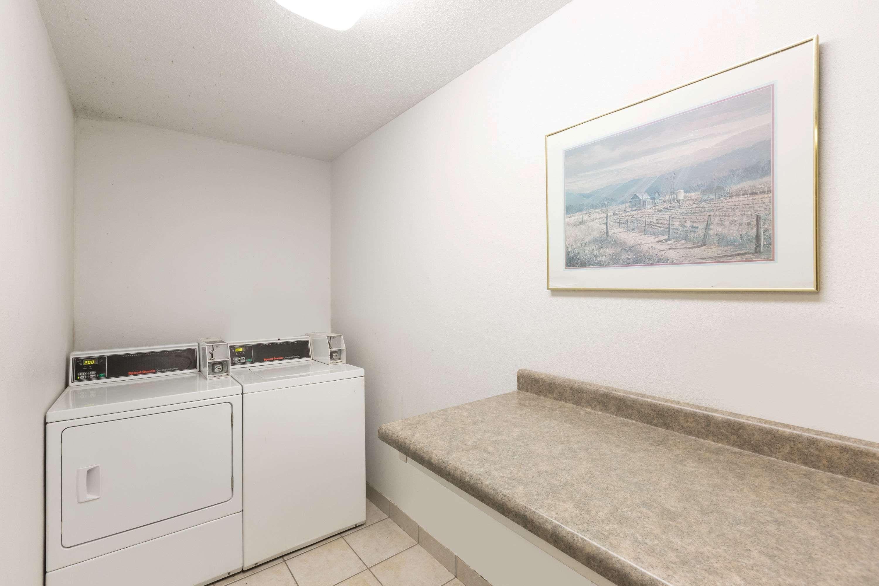 Days Inn By Wyndham Atlantic Luaran gambar