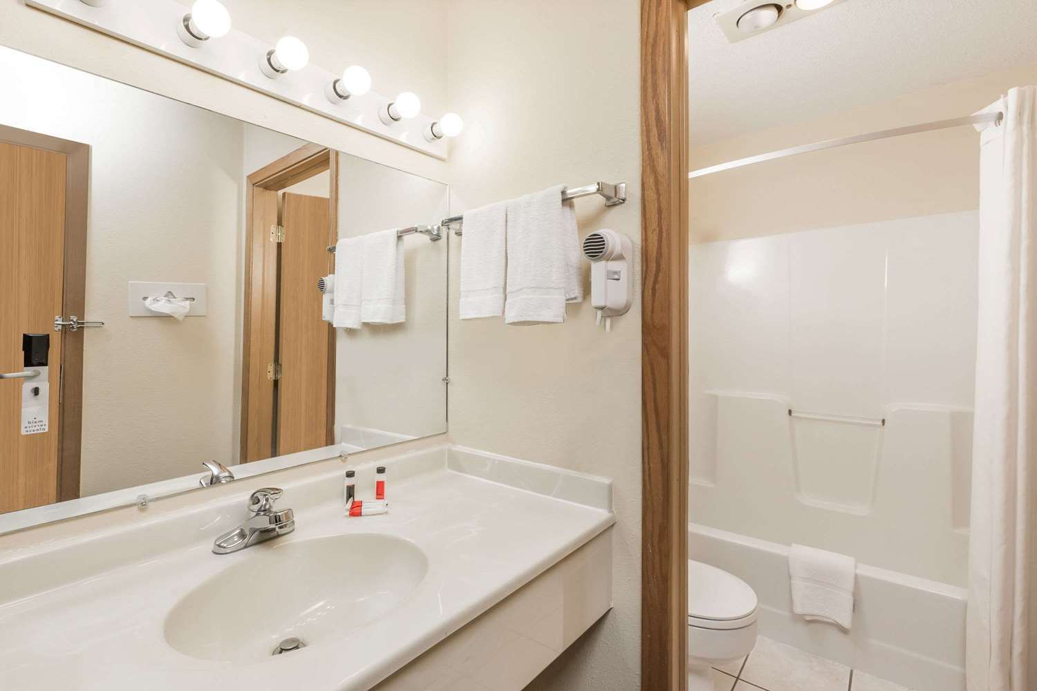 Days Inn By Wyndham Atlantic Luaran gambar